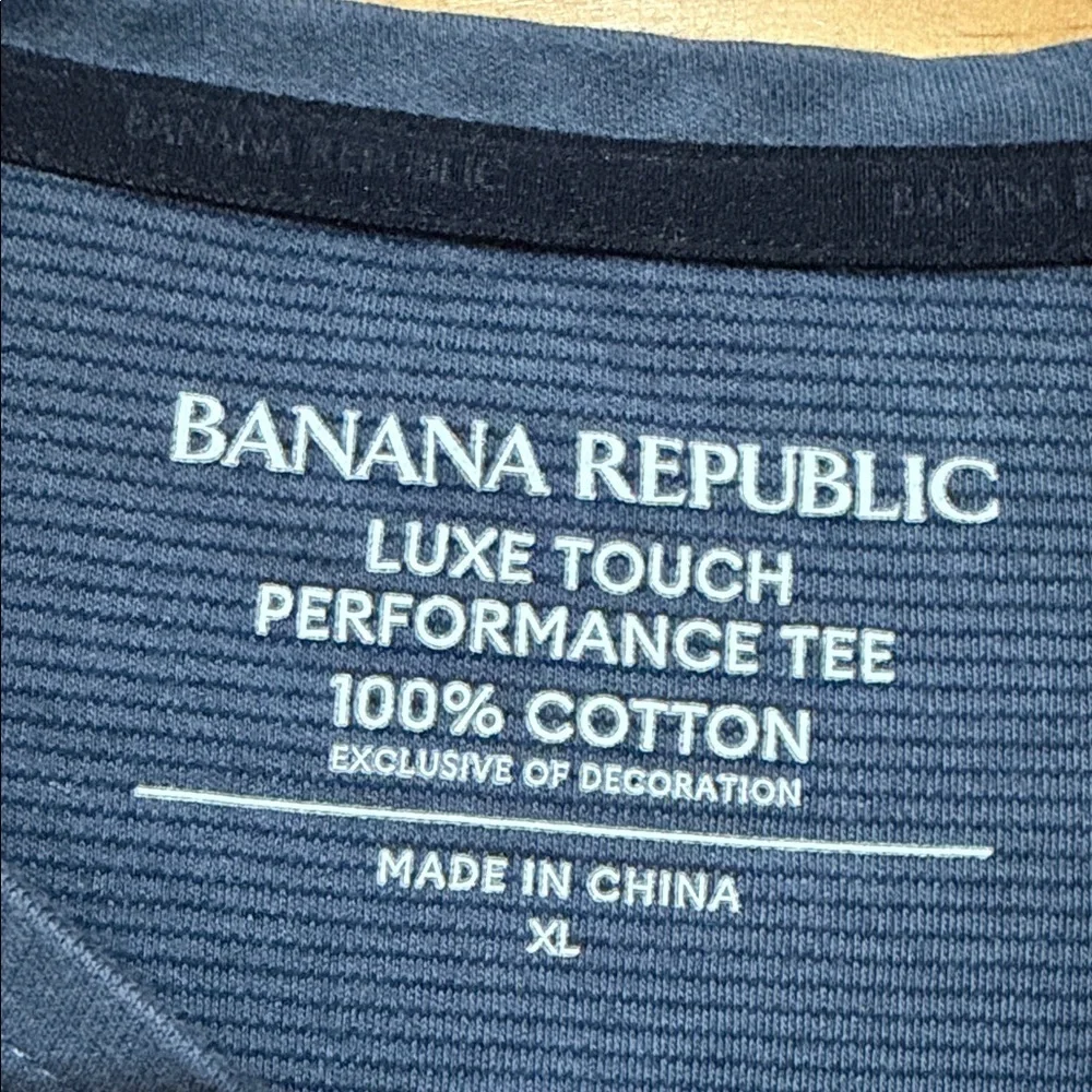 Banana Republic Luxe Touch Performance Short Sleeve T Shirt Gray & Black Stripe